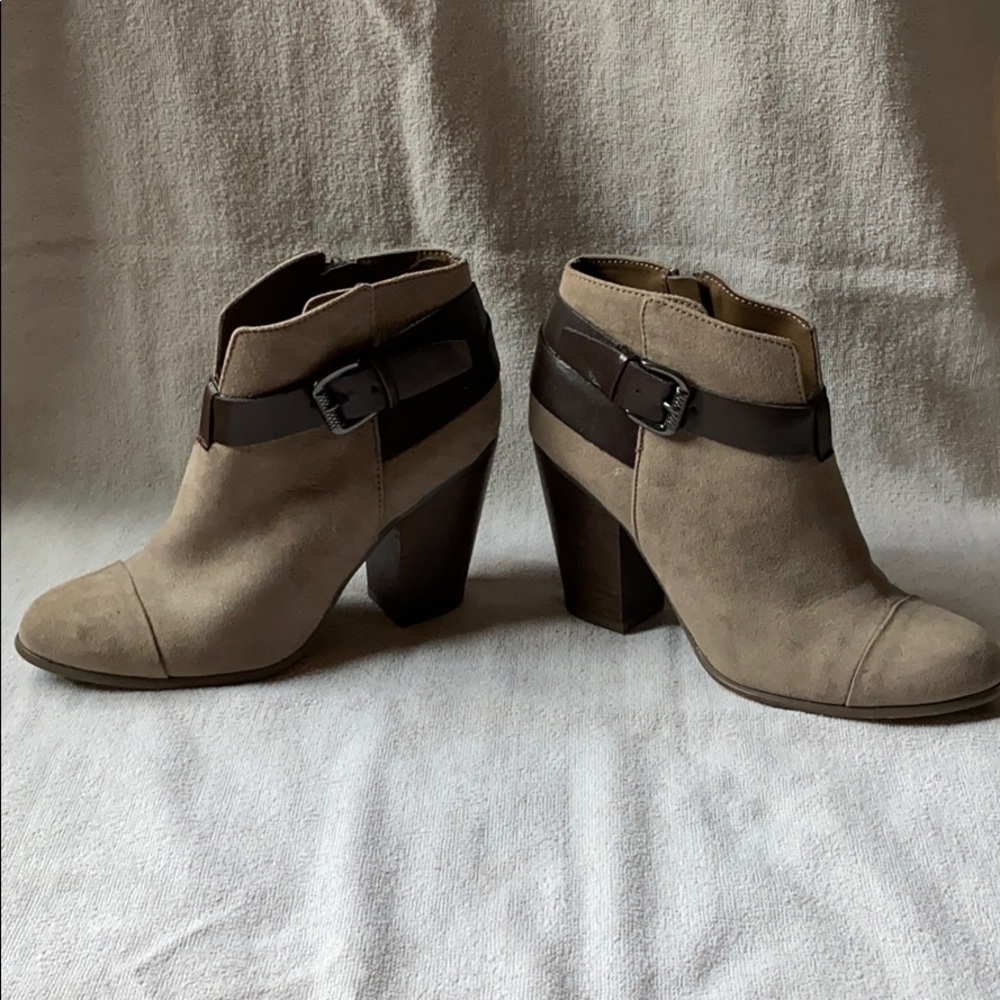 Carlos‎ booties